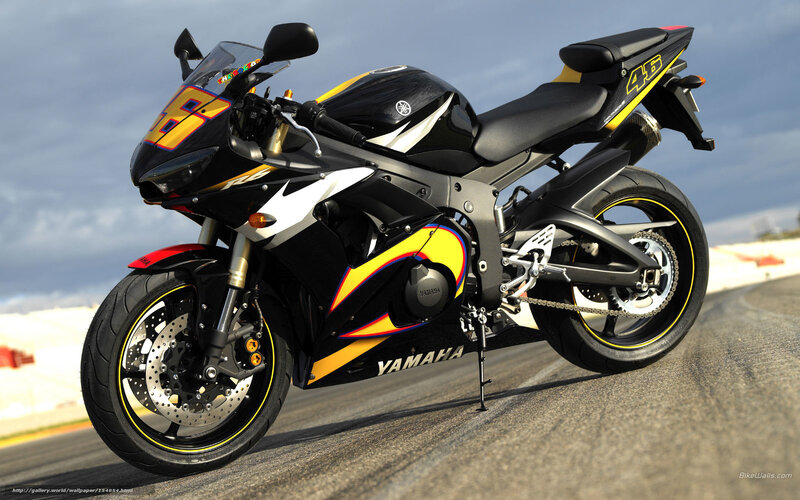 Yamaha Sport Motorcycle — Black, Dynamic