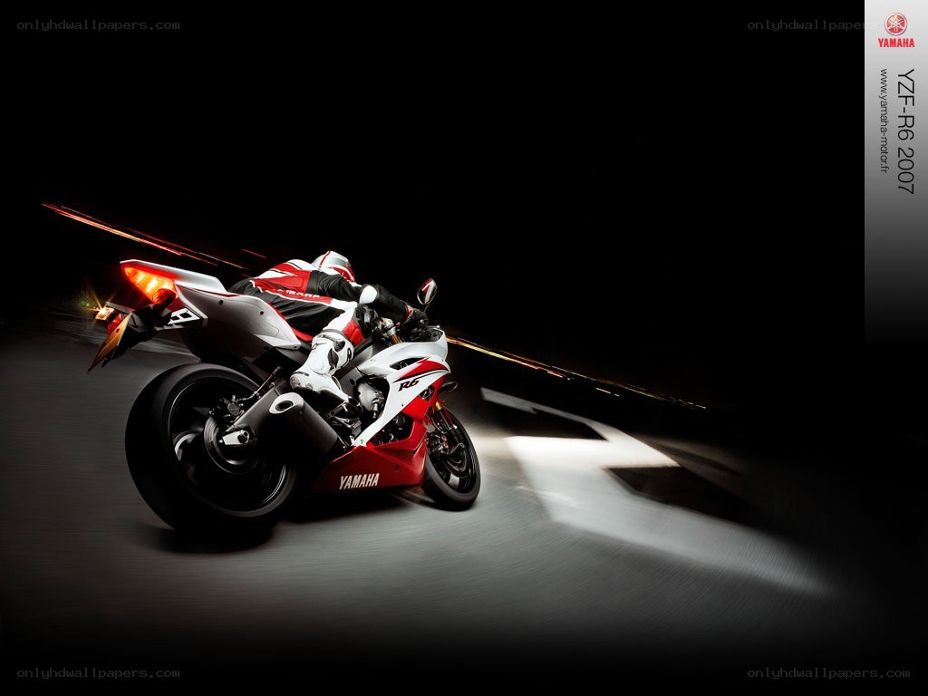 Yamaha YZF-R6 in motion