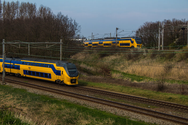 Yellow and Blue Trains — Calm
