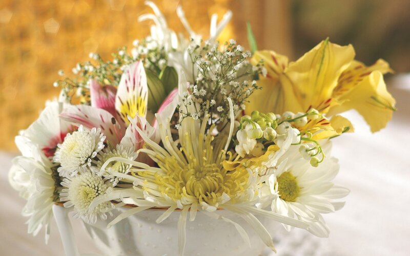 Yellow and white flower bouquet