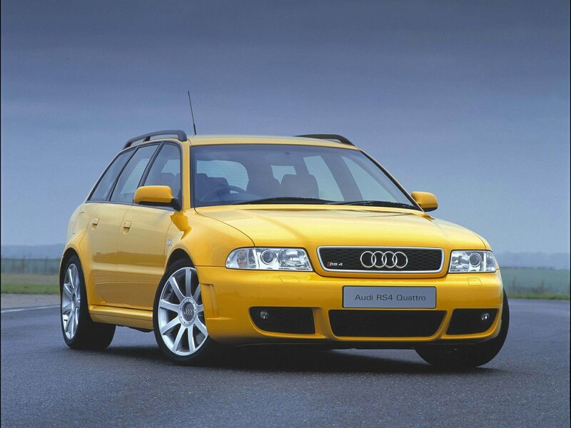 Yellow Audi Rs4 Quattro — Dramatic