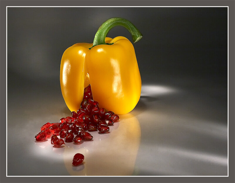 Yellow Bell Pepper with Pomegranate