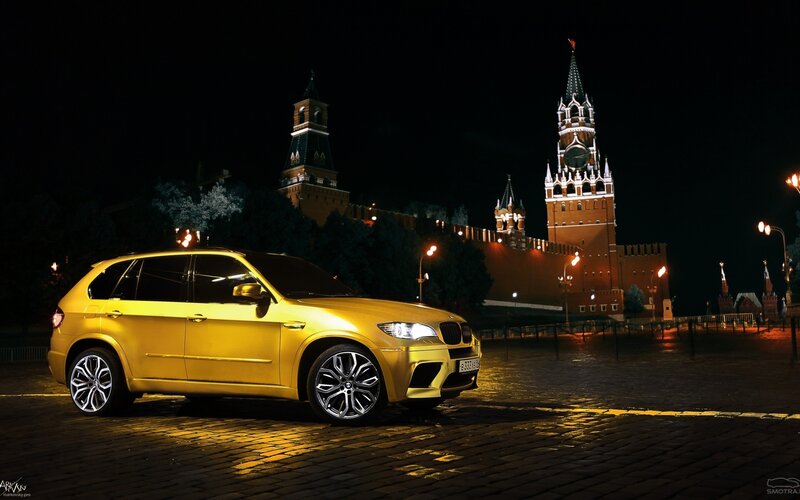 Yellow BMW in Moscow at night