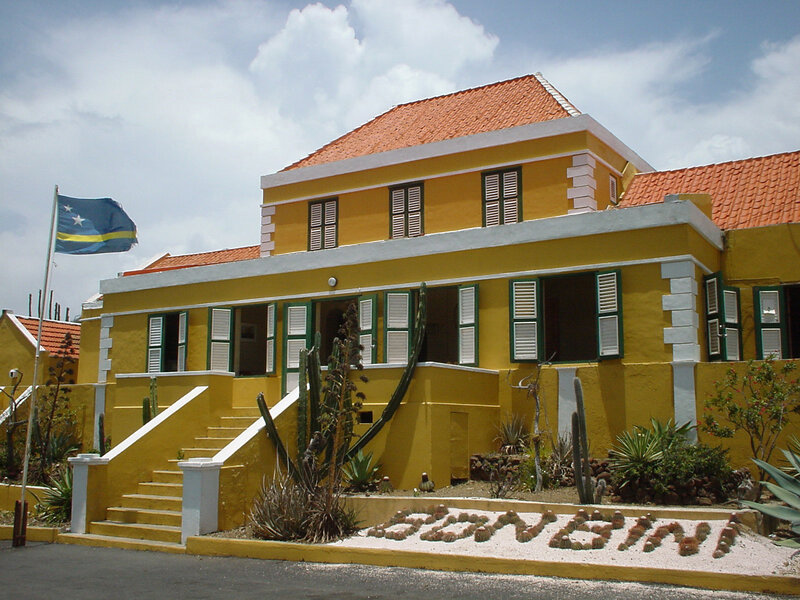 Yellow building with Curaçao flag