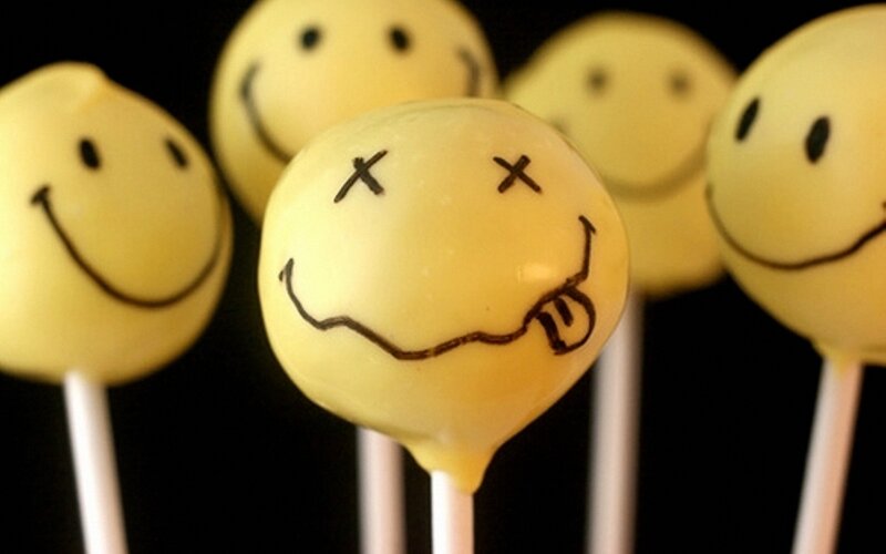 Yellow Cake Pops