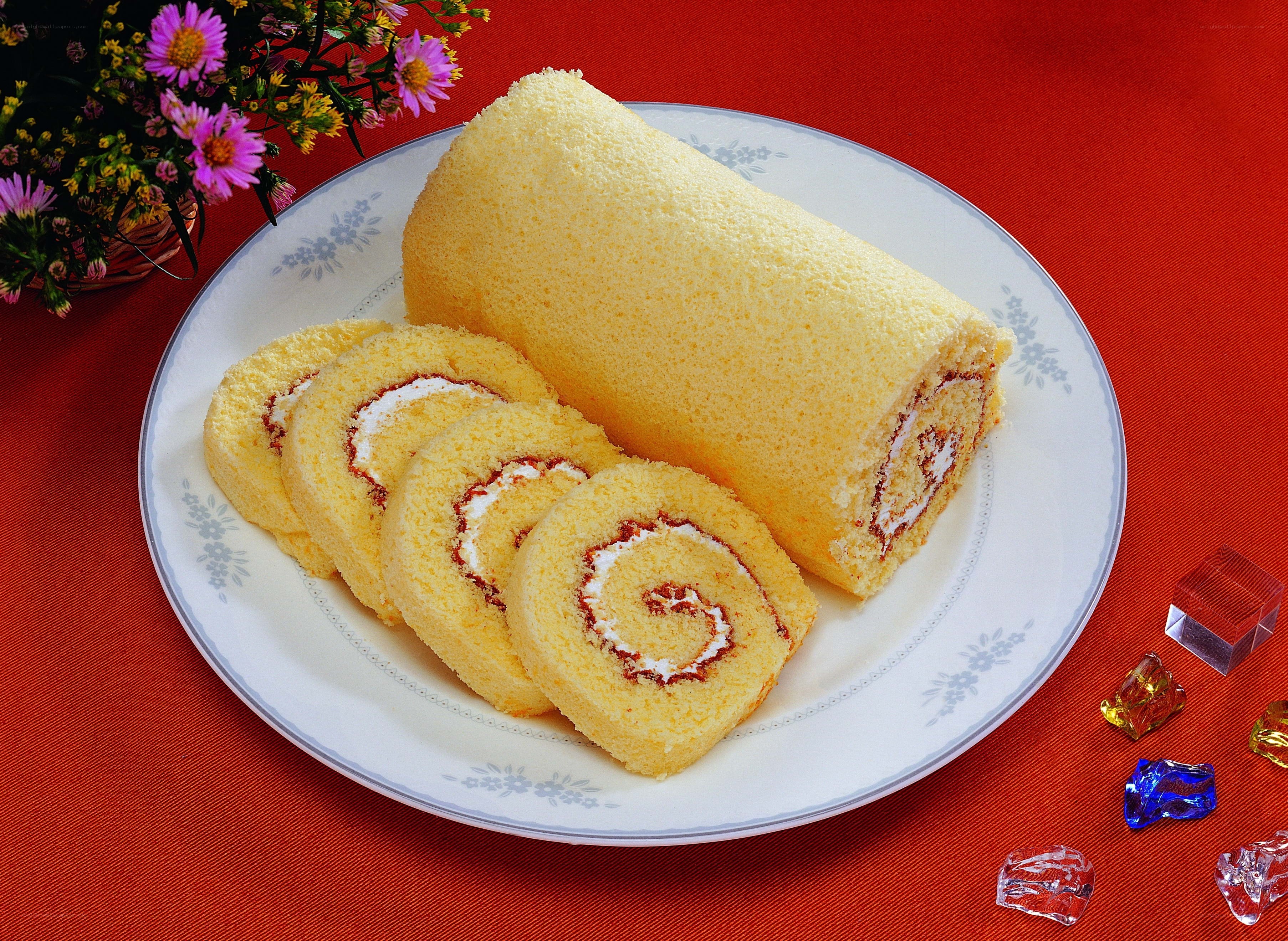 Yellow cake roll with cream