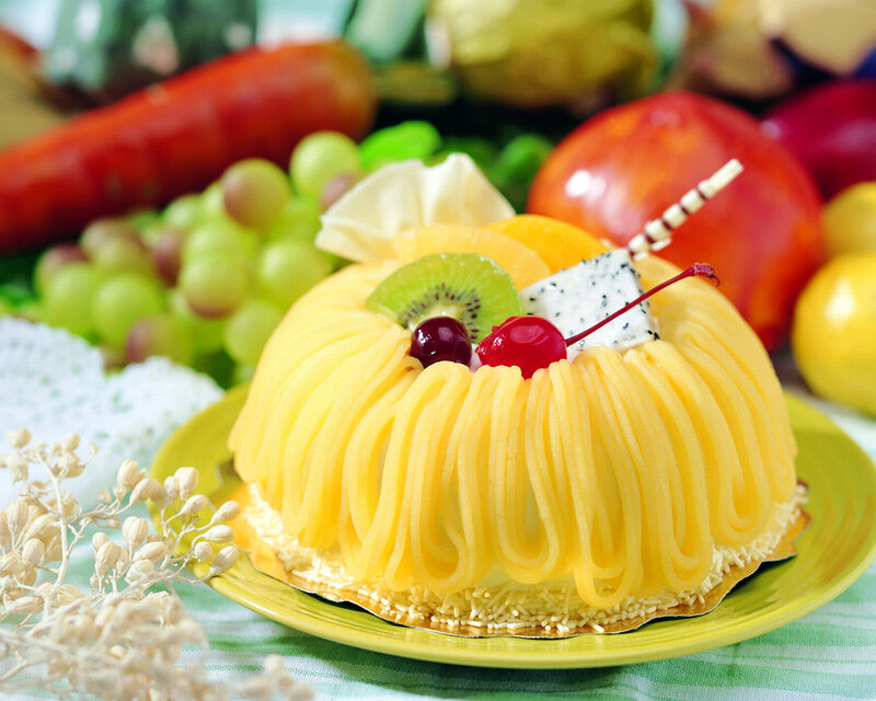 Yellow Cake with Fruit