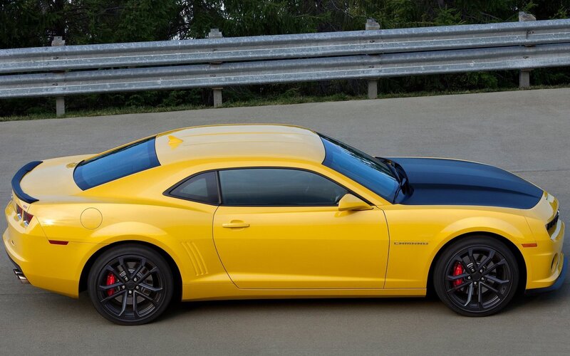 yellow camaro sports car