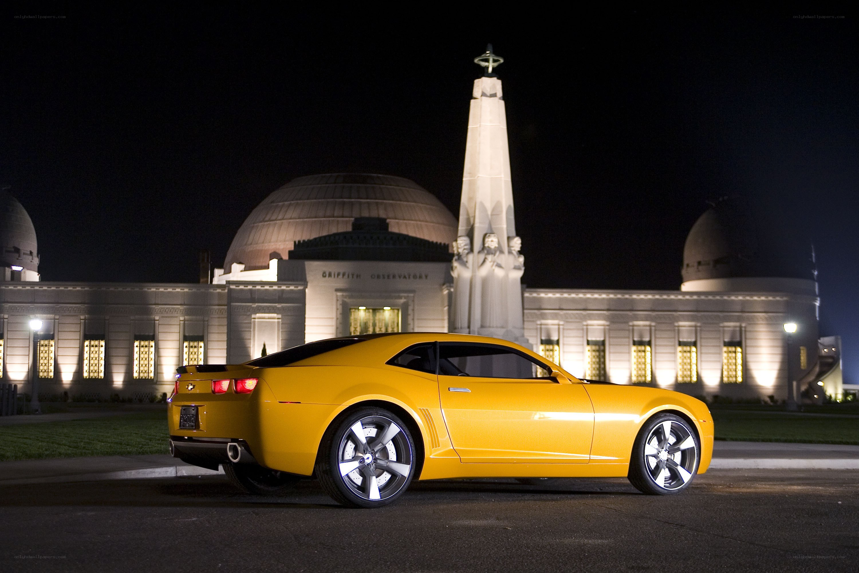 Yellow car at Griffith Observatory