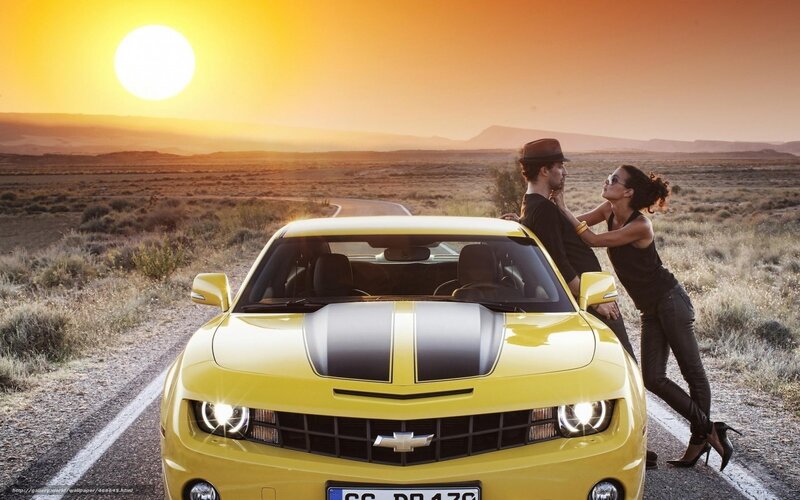 Yellow Car with Couple — Dramatic
