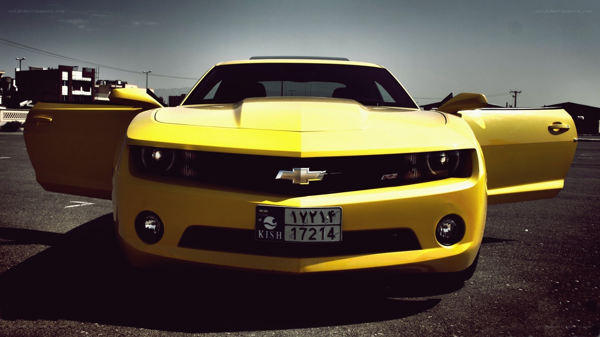 yellow chevrolet camaro