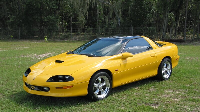 Yellow Chevrolet Camaro Ss — Calm
