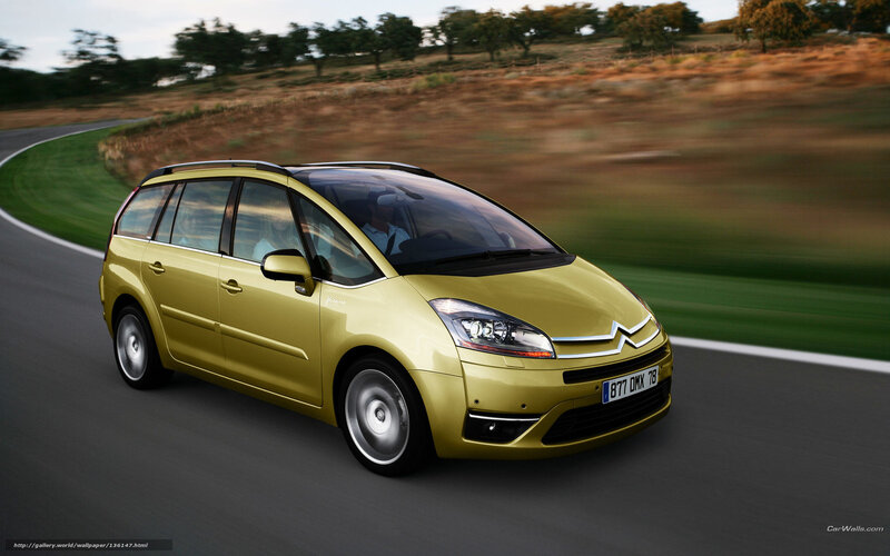 yellow citroen c4 Picasso in motion