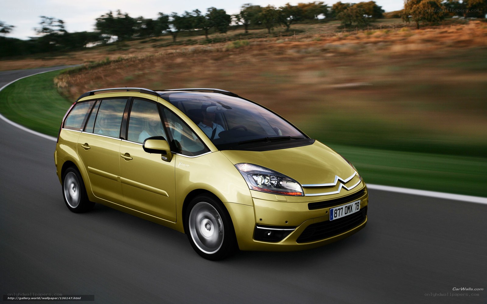 yellow citroen c4 Picasso in motion