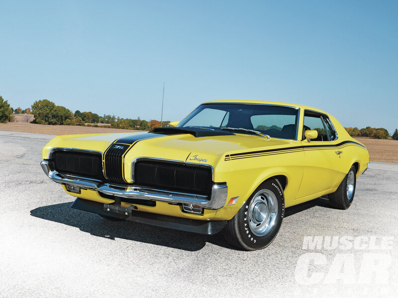 Yellow Classic Muscle Car — Serene, Autumn