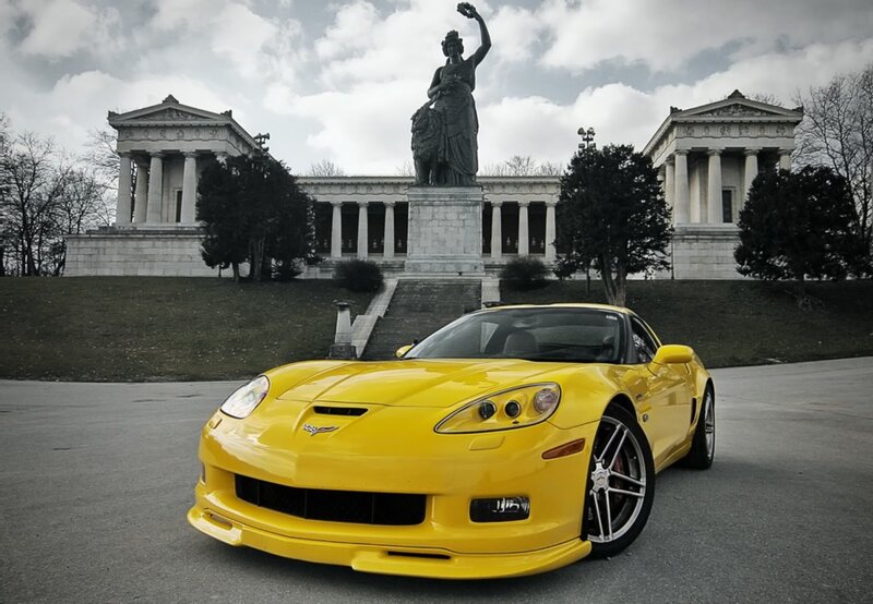 Yellow Corvette C6 — Dramatic