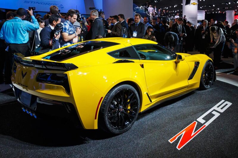 Yellow Corvette Z06 — Busy