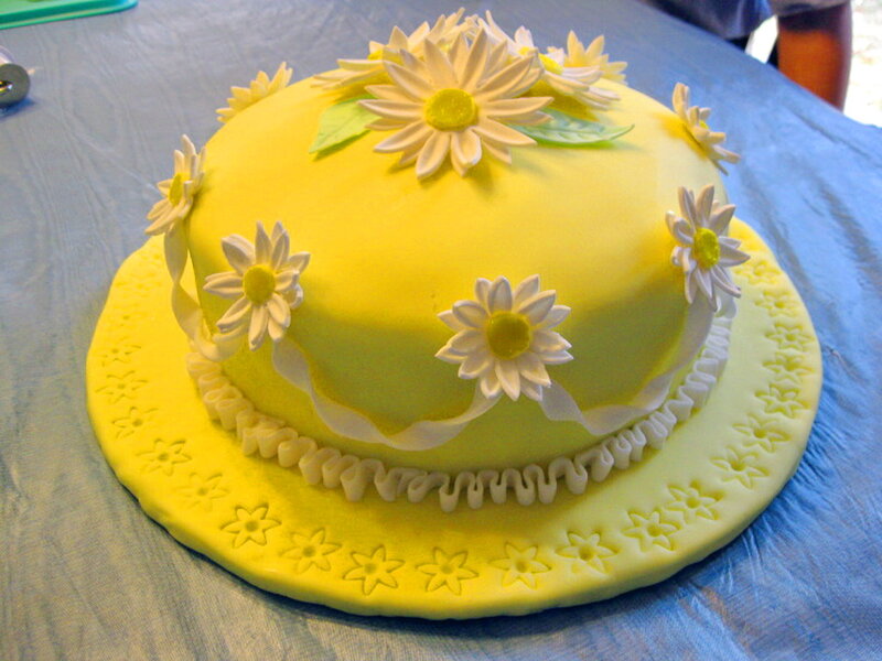 Yellow Daisy Cake