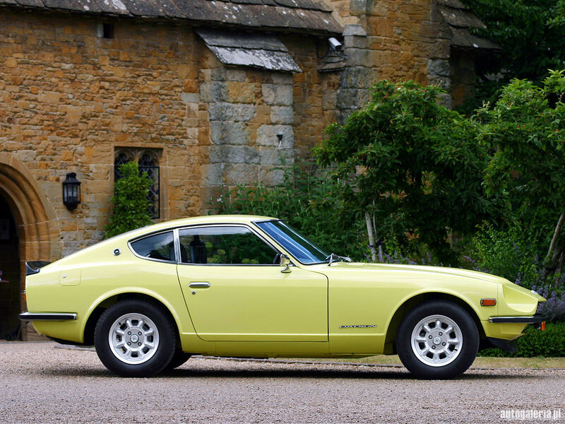 yellow datsun 240z classic car