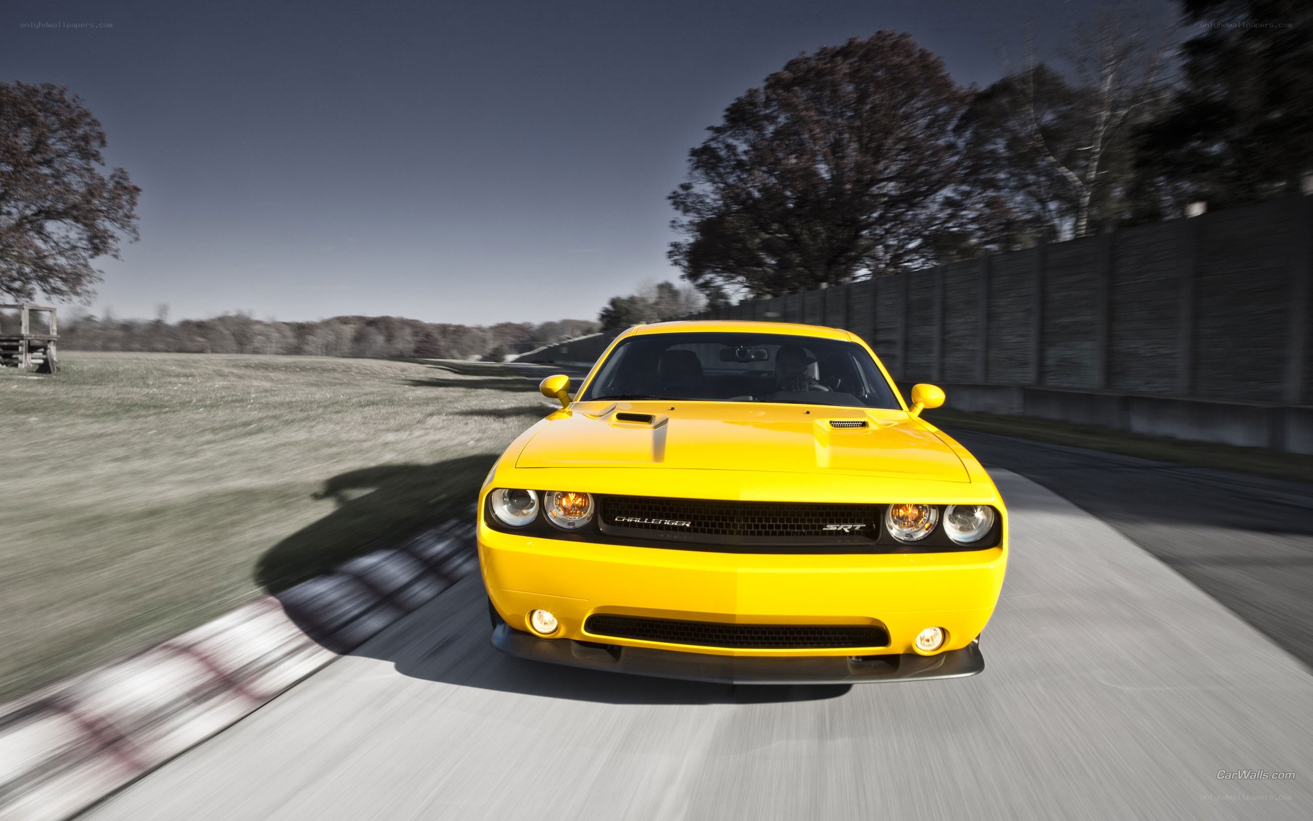 yellow dodge challenger srt8