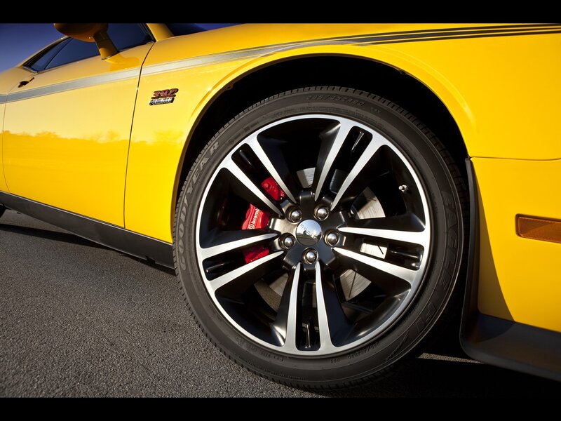 yellow dodge challenger wheel