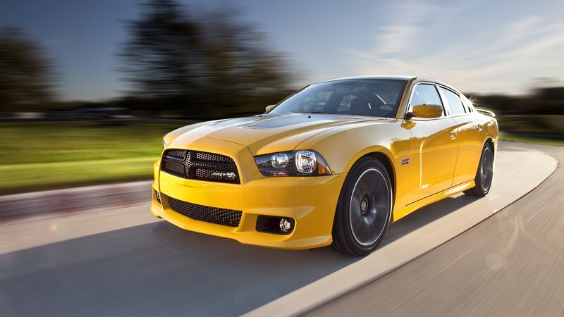 Yellow Dodge Charger — Dynamic