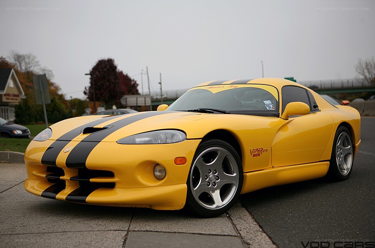 Yellow Dodge Viper GTS