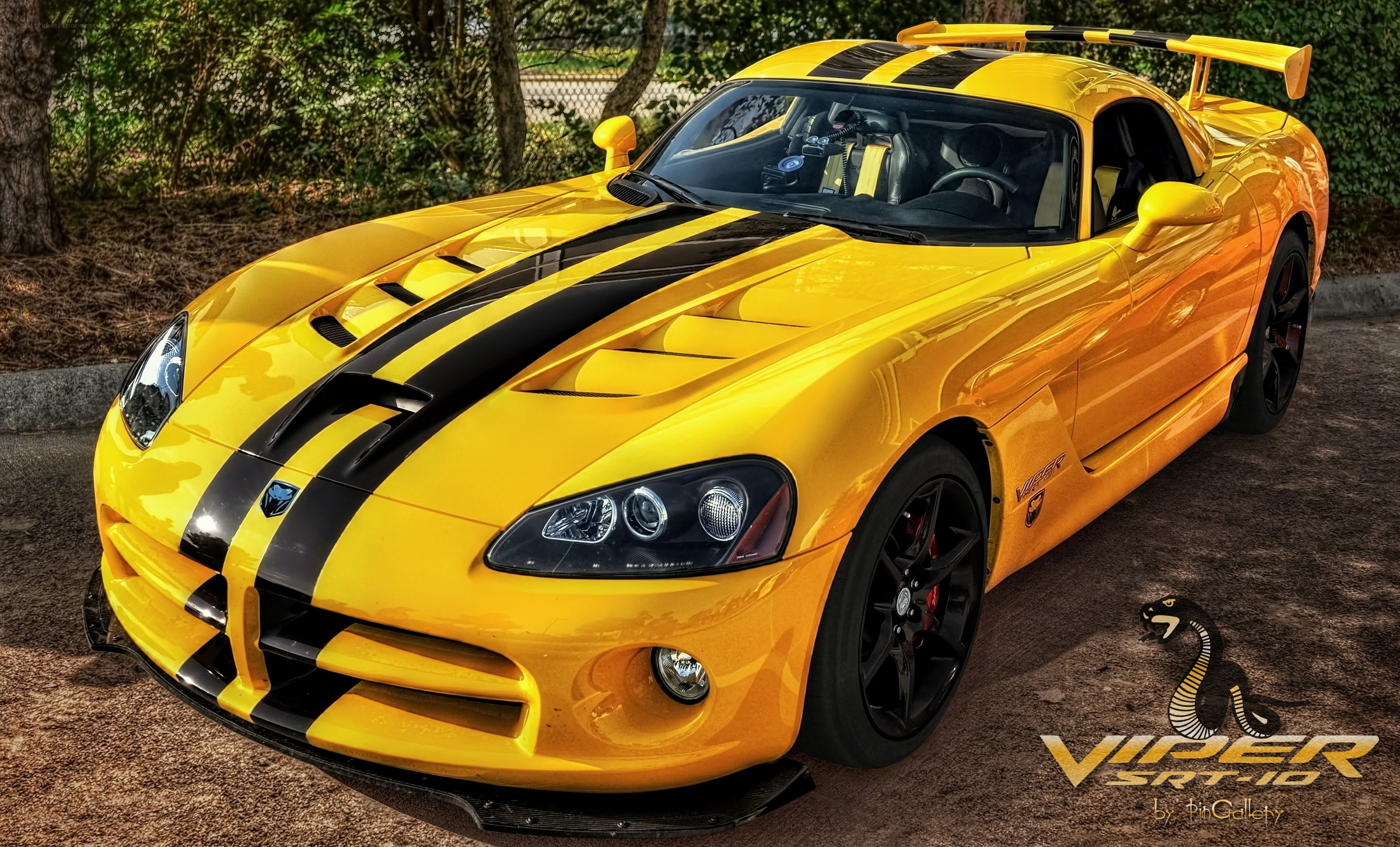 Yellow Dodge Viper SRT-10