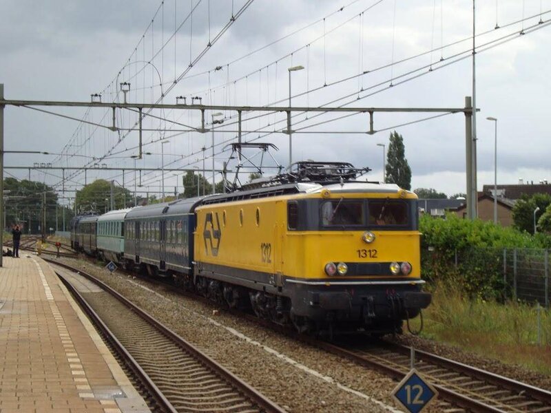 Yellow Electric Train — Neutral
