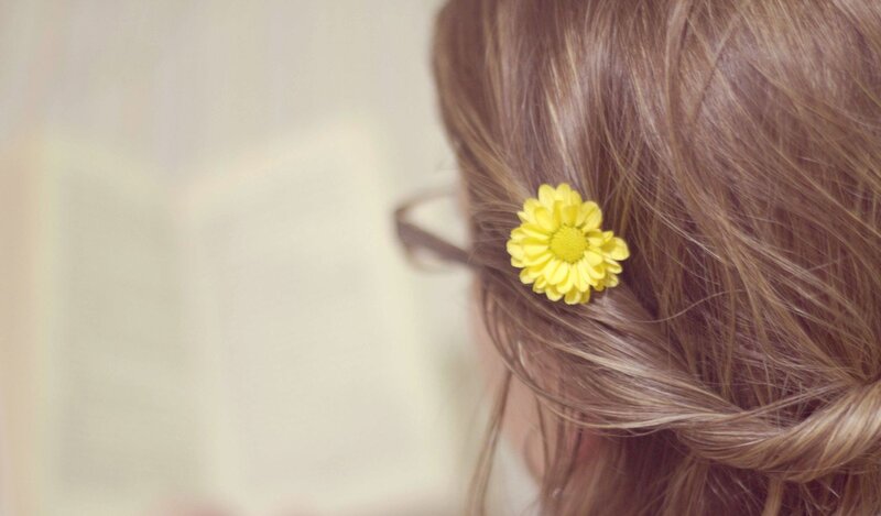 yellow flower in hair