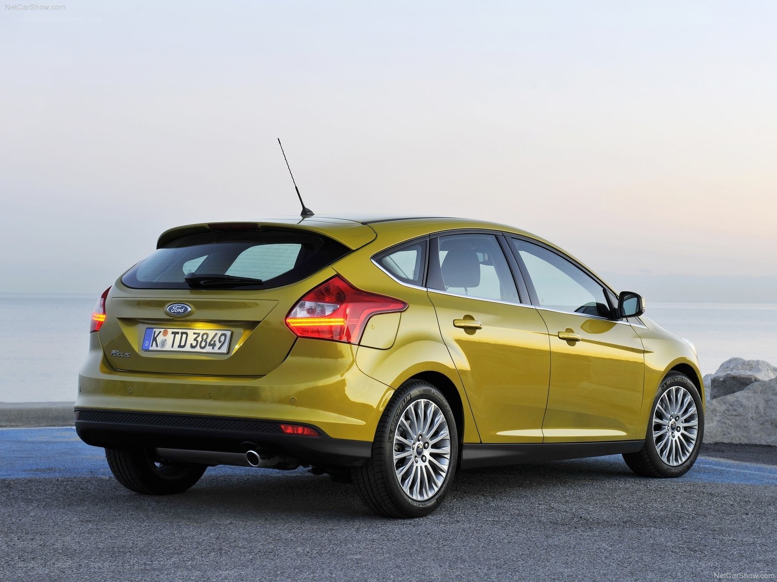 yellow ford focus hatchback