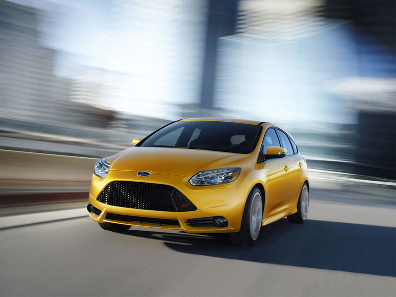Yellow Ford Focus St — Dynamic, Afternoon