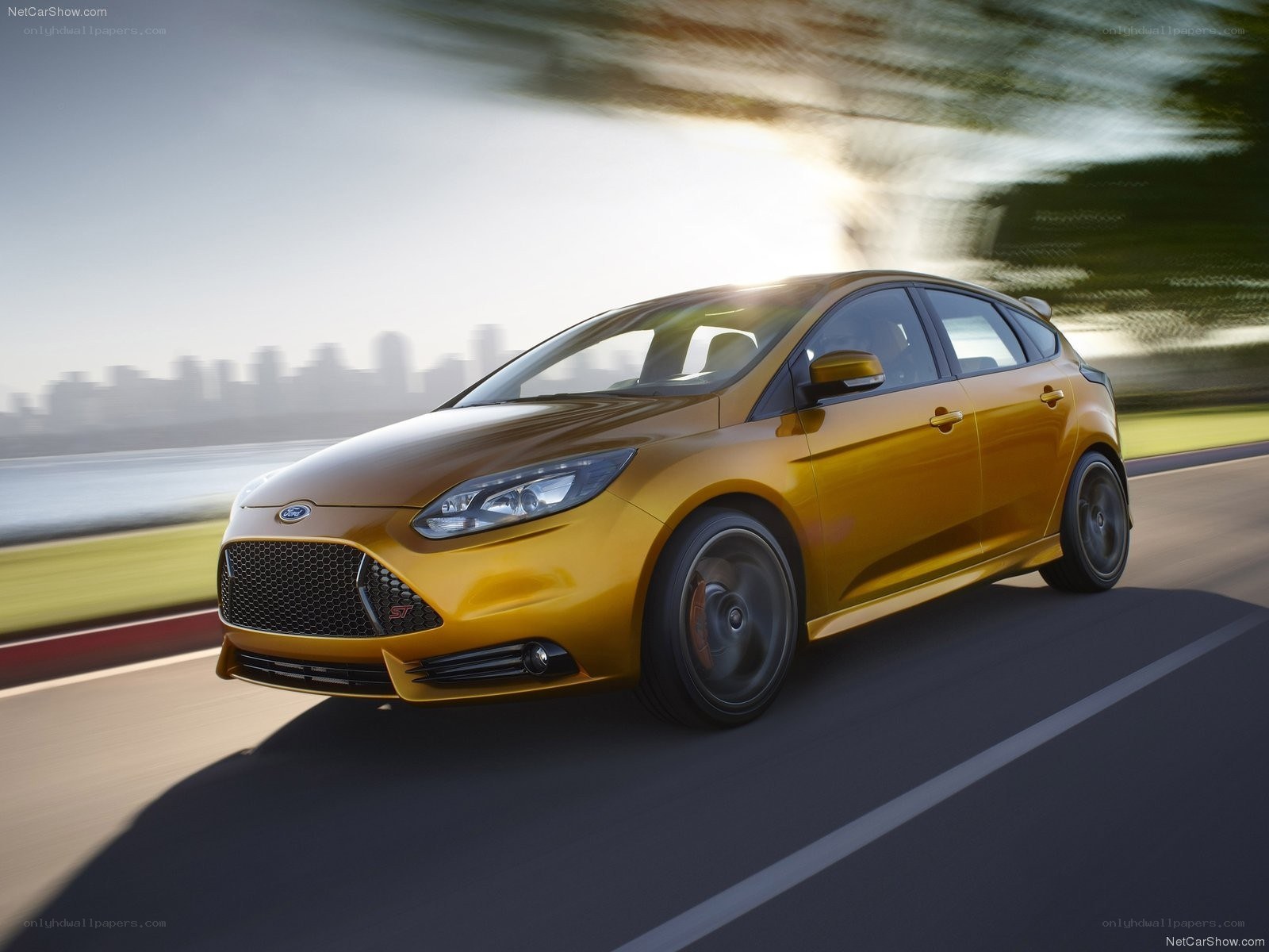 yellow ford focus st in motion