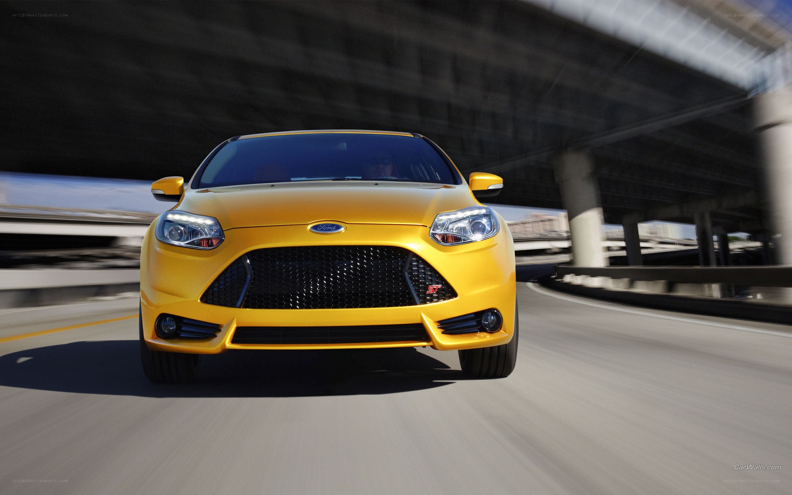 yellow ford focus st in motion