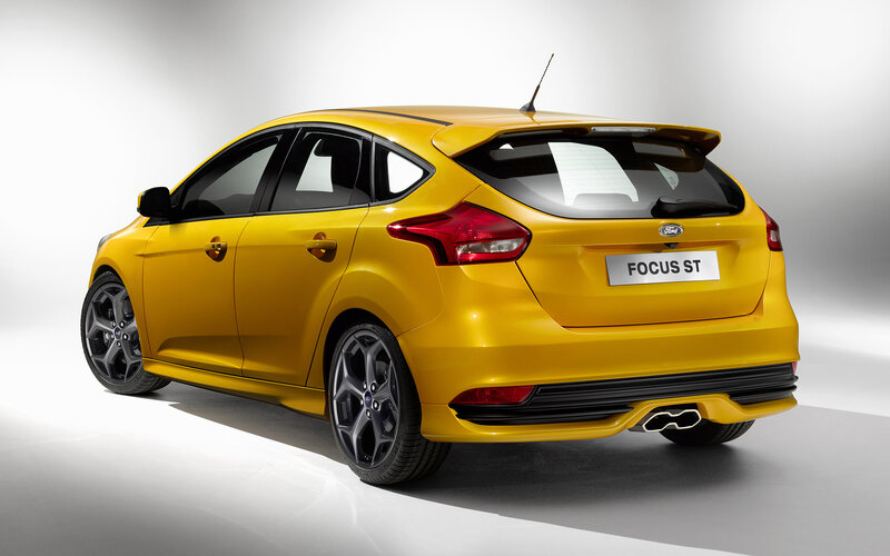 Yellow Ford Focus St — Neutral, Photograph