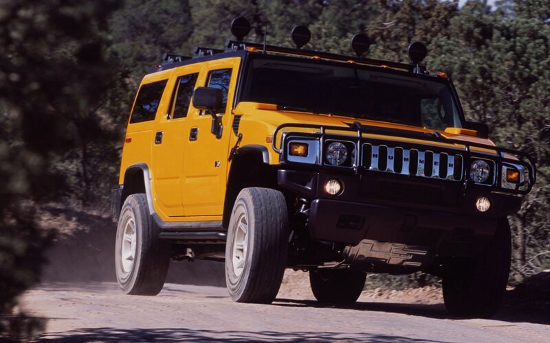 Yellow Hummer H2 — Outdoor