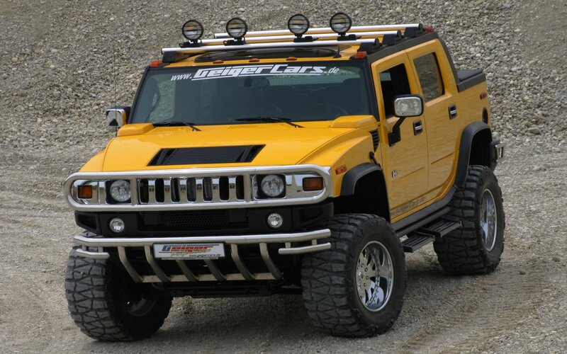 Yellow Hummer H2 Suv — Dramatic, Photograph