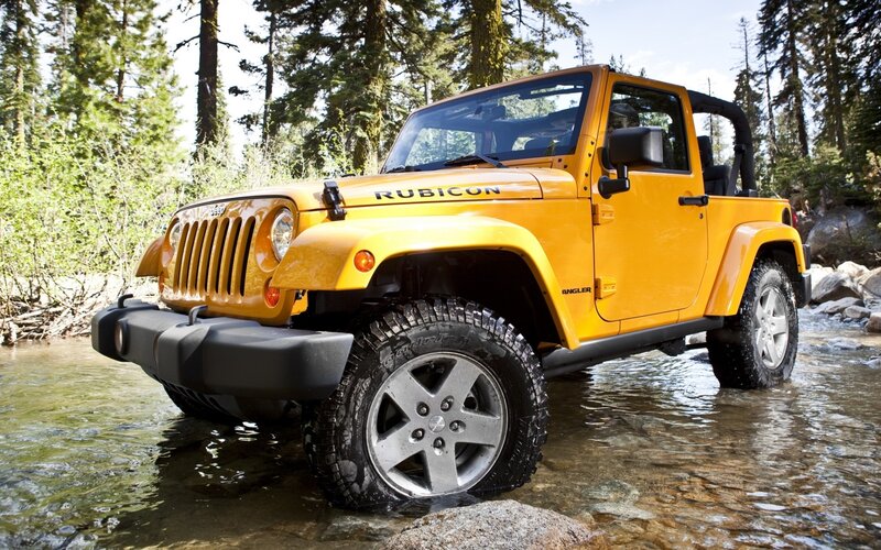 Yellow Jeep Rubicon — Outdoor
