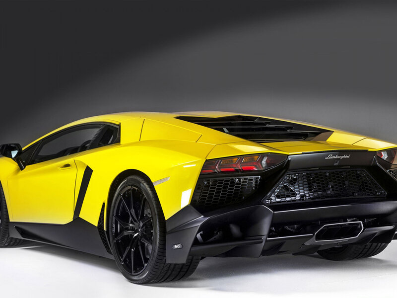Yellow Lamborghini Aventador — Dramatic