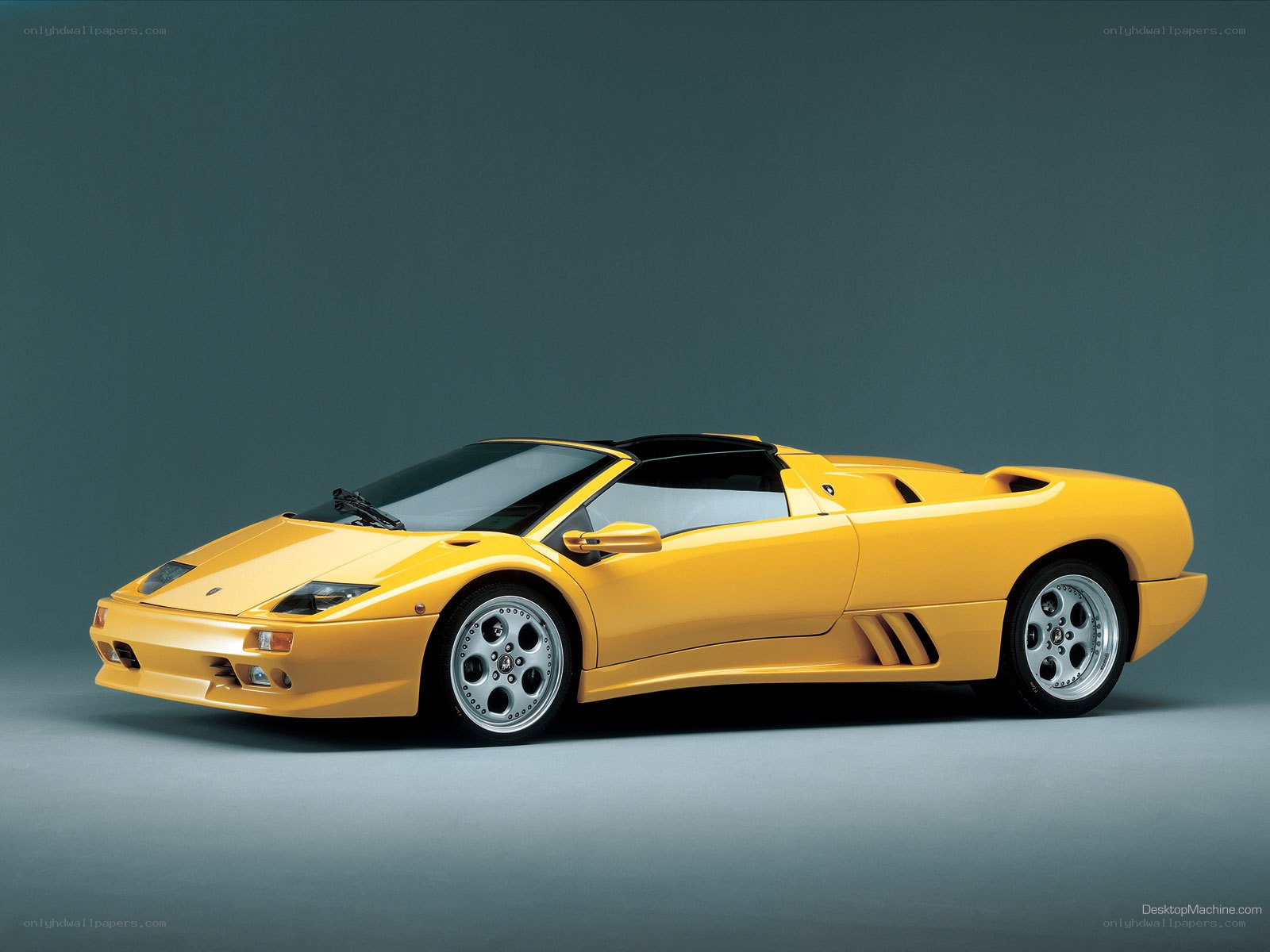 yellow Lamborghini Diablo