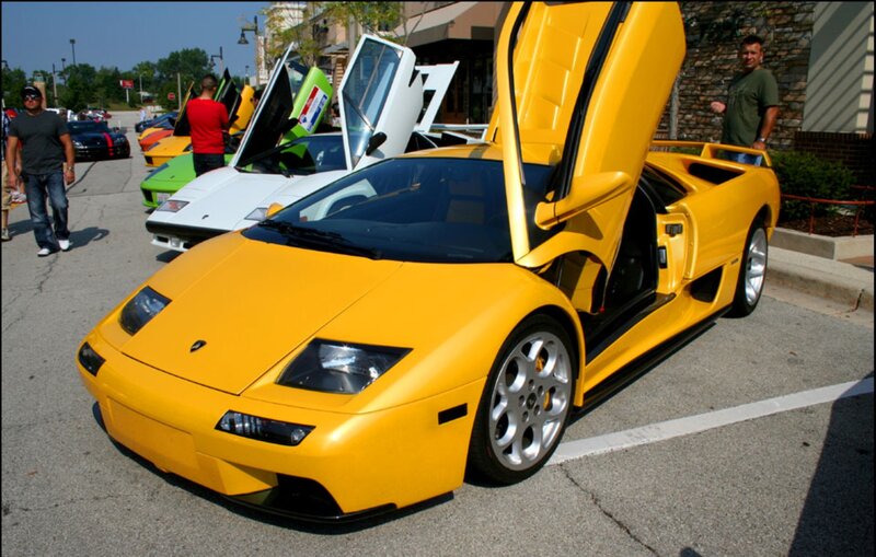 Yellow Lamborghini Diablo — Outdoor