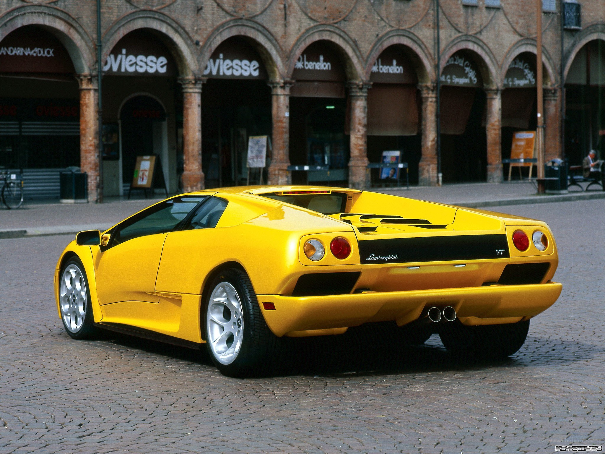 Yellow Lamborghini Diablo VT