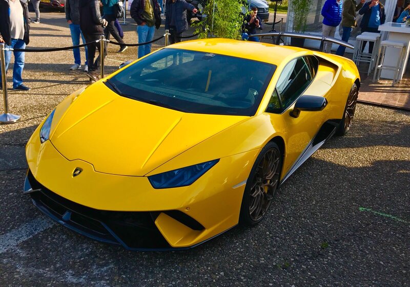 Yellow Lamborghini Huracan — Outdoor