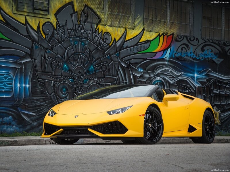 Yellow Lamborghini Huracan — Urban