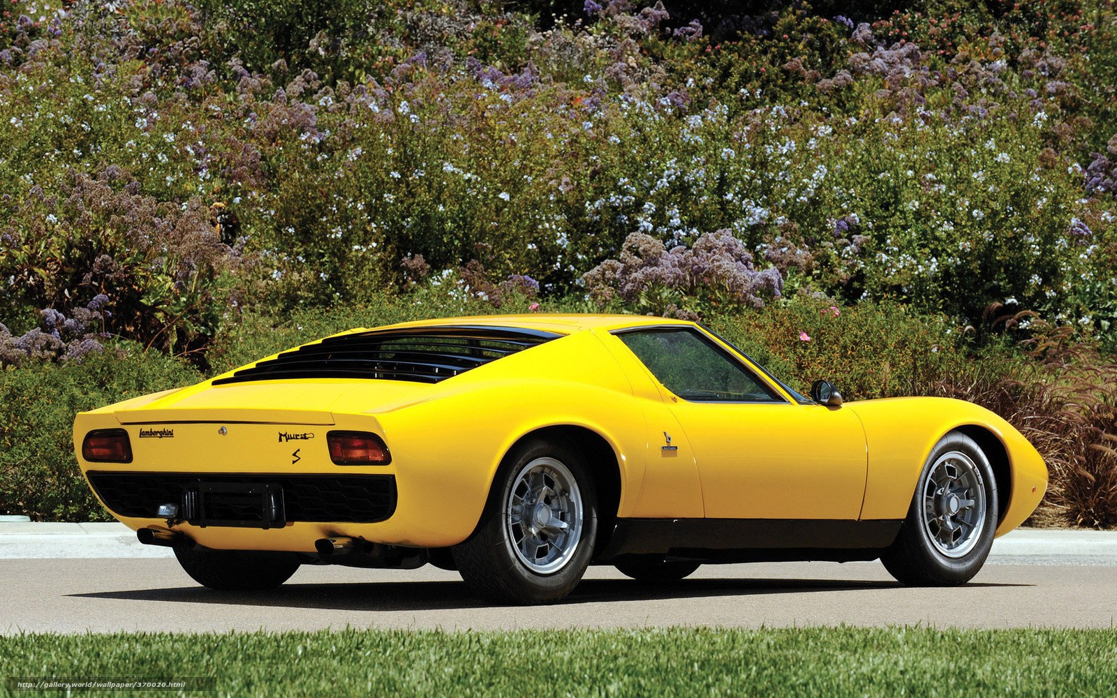 Yellow Lamborghini Miura