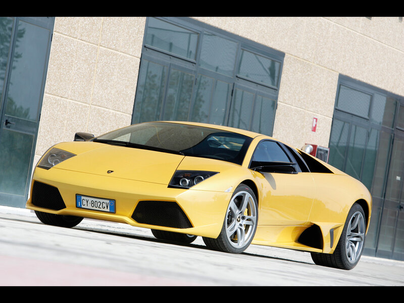 Yellow Lamborghini Murcielago — Dynamic