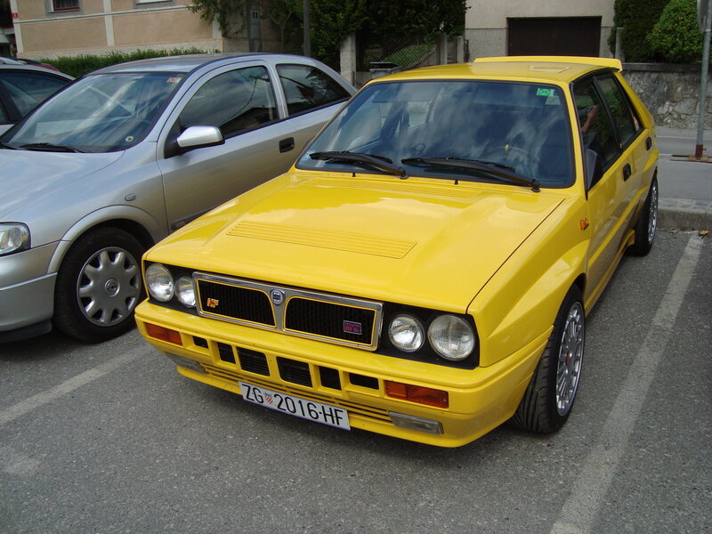 Yellow Lancia Delta HF — Neutral