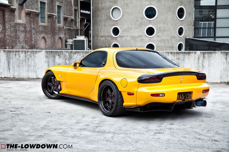 yellow mazda rx-7 sports car