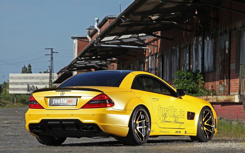 Yellow Mercedes-Benz SLR — Dramatic