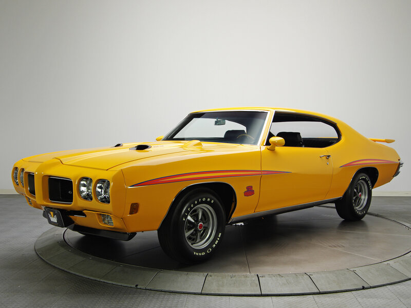 Yellow Muscle Car — Neutral, Photograph, Rotating Platform